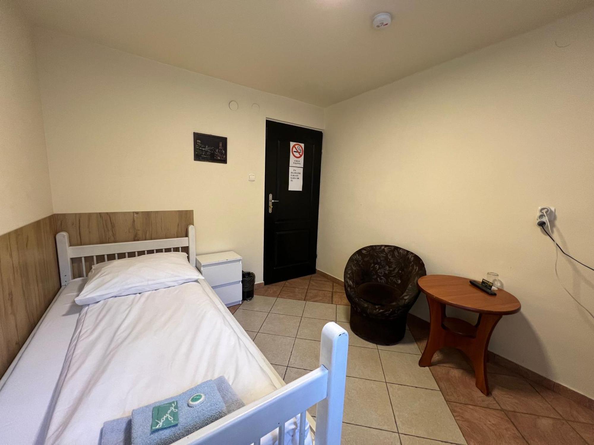 Etna - Hostel -Noclegi Rzeszow 24 Pokoje Eksteriør bilde