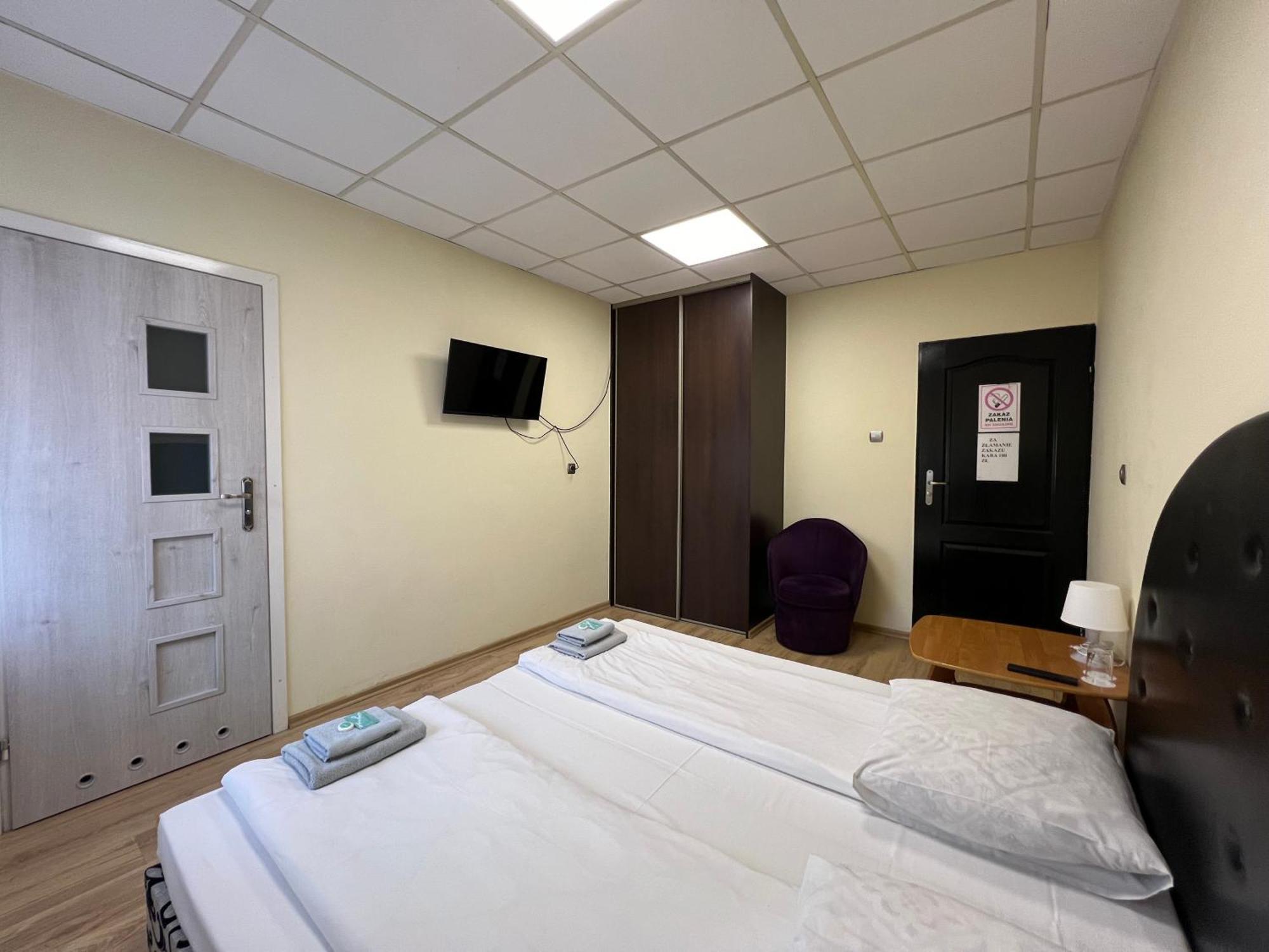 Etna - Hostel -Noclegi Rzeszow 24 Pokoje Eksteriør bilde