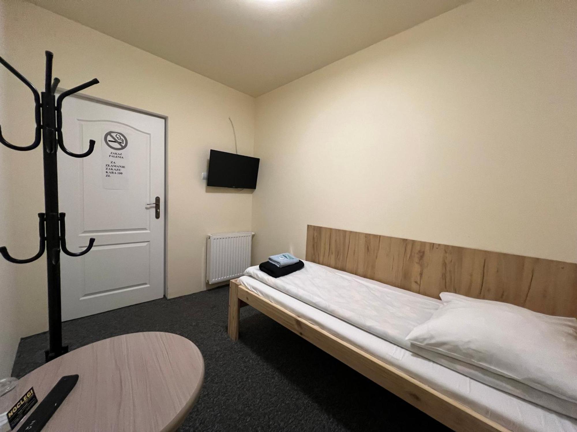 Etna - Hostel -Noclegi Rzeszow 24 Pokoje Eksteriør bilde