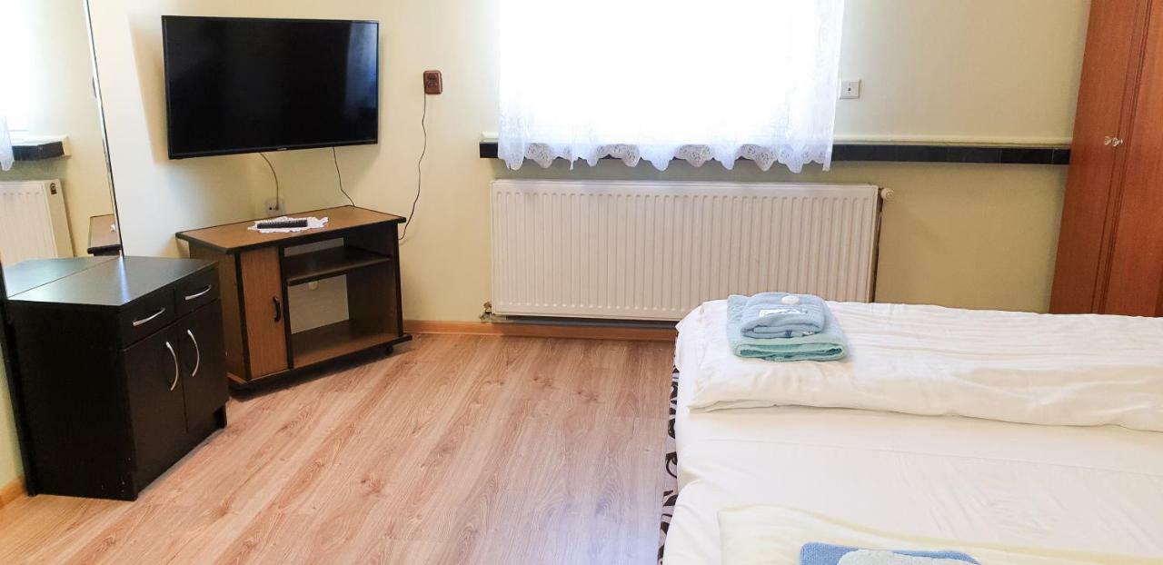 Etna - Hostel -Noclegi Rzeszow 24 Pokoje Eksteriør bilde